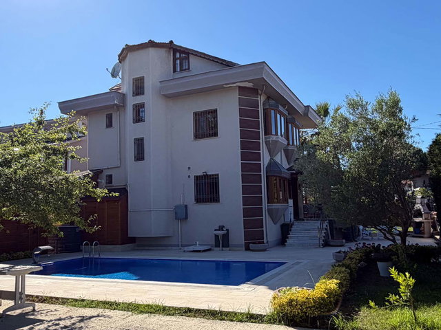 ŞILE'DE 4+1 BÜYÜK BAHÇELI /HAVUZLU MÜSTAKIL VILLA