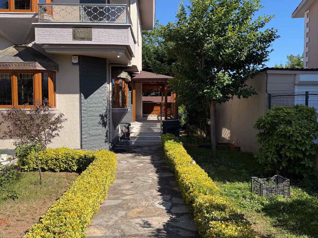 ŞILE'DE 4+1 BÜYÜK BAHÇELI /HAVUZLU MÜSTAKIL VILLA