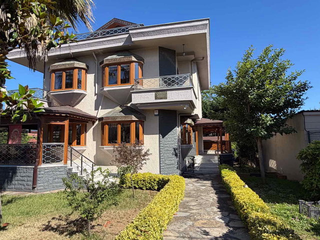 ŞILE'DE 4+1 BÜYÜK BAHÇELI /HAVUZLU MÜSTAKIL VILLA