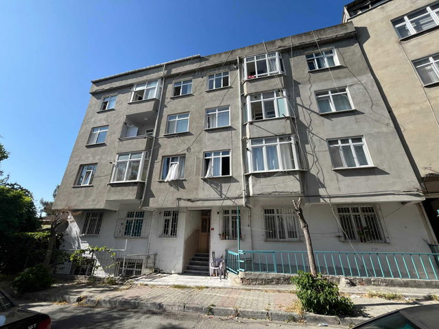 REMAX'TAN MAHMUTBEY'DE 2+1 SATILIK KREDIYE UYGUN DAIRE