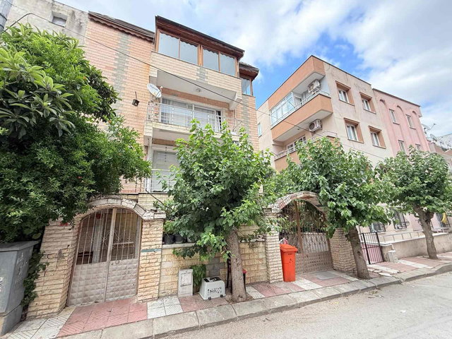AKMESCİT'TE AYRI GİRİŞLİ 2 BAĞIMSIZ DAİRE ALT KAT 1+1, ÜST KAT 2+1