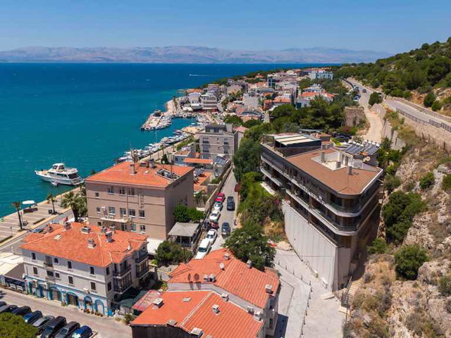 ÇEŞME MERKEZDE DENİZ MANZARALI 3+1 SATILIK DAİRE