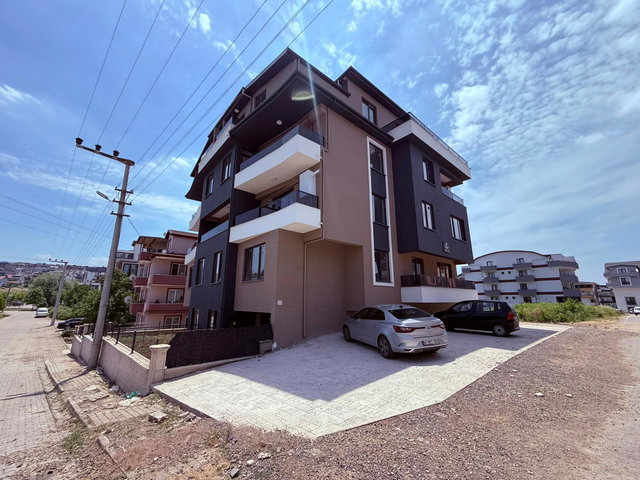 REMAX MYRA BAŞİSKELE YEŞİLYURT MERKEZİ KONUMDA ASANSÖRLÜ 3+1