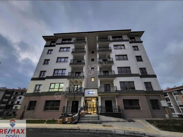 REMAX DOĞU'DAN YEMİŞLİK 13 ETAP SIFIR 3+1 KİRALIK DAİRE