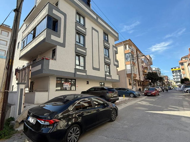 ÇAYIROVA MAH FATİH CAD. ÇOK YAKIN KONUMDA SATILIK 2+1 DAİRE