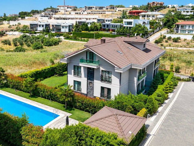 BURSA MUDANYA ÇAĞRIŞAN MAHALLESİ GLORIUM BUTİK SİTESİNDE SATILIK 5+1 DUBLEKS