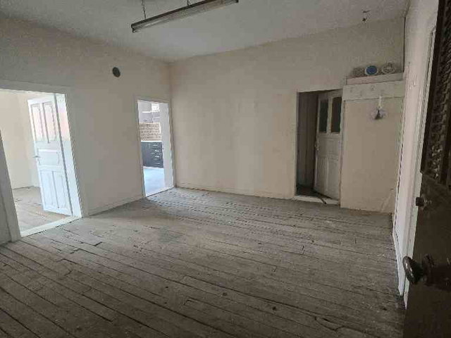 YARENLER MAHALLESİ KOMPLE SATILIK BİNA