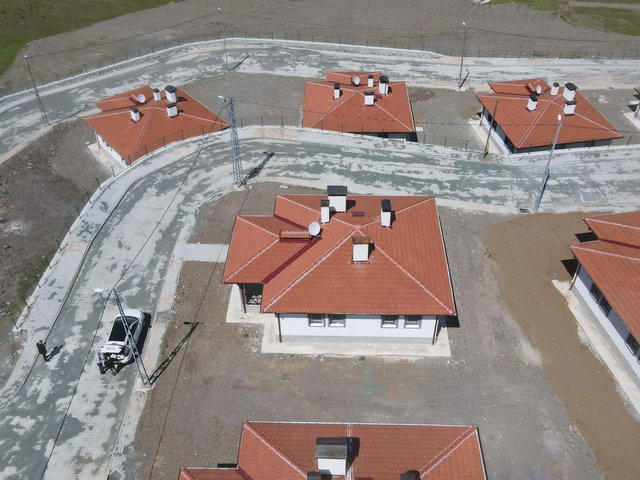 RE/MAX DEĞİŞİM-İÇME KÖYÜ MÜSTAKİL GÖL MANZARALI SATILIK TOKİ
