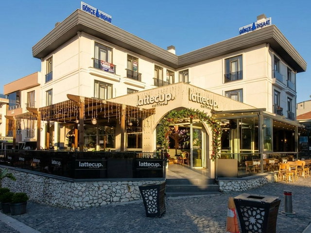 REMAX RIDVAN GEDİK MAVİ DURAKTA MERKEZI KONUM KİRA GETİRİSİ YÜKSEK OLAN SATILIK 3+2 DAİRE