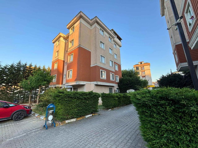 BÜYÜKÇEKMECE MURATÇEŞME'DE SARDUNYA EVLERINDE SATILIK 3+1