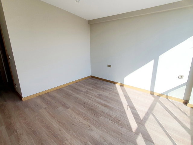 RESİM İSTANBUL SİTESİ DEPOLU HEMEN TESLİM HARİKA DAİRE