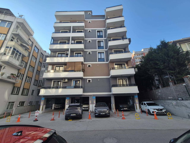 İZMİT MERKEZDE ASANSÖRLÜ YENİ BİNADA KİRALIK 2+1 ARAKAT DAİRE
