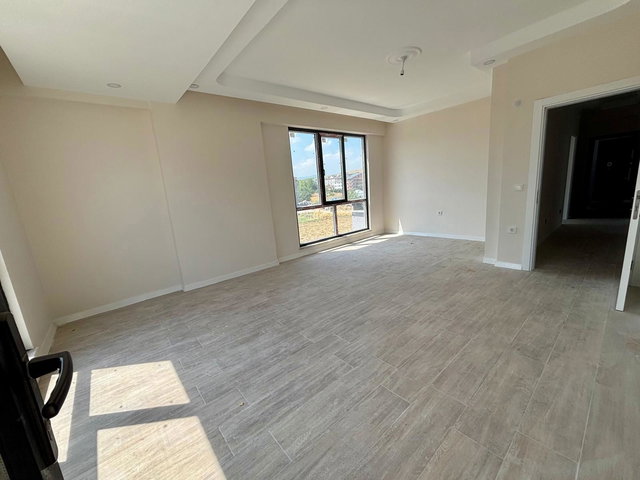 YALOVA REMAX'DAN ÇİFTLİKKÖY'DE SATILIK 2+1 ARA KAT DAİRE