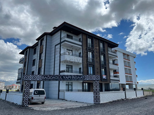 RE/MAX LACİVERTTEN DADAŞKENT'TE SATILIK 2+1 ARAKAT DAİRE