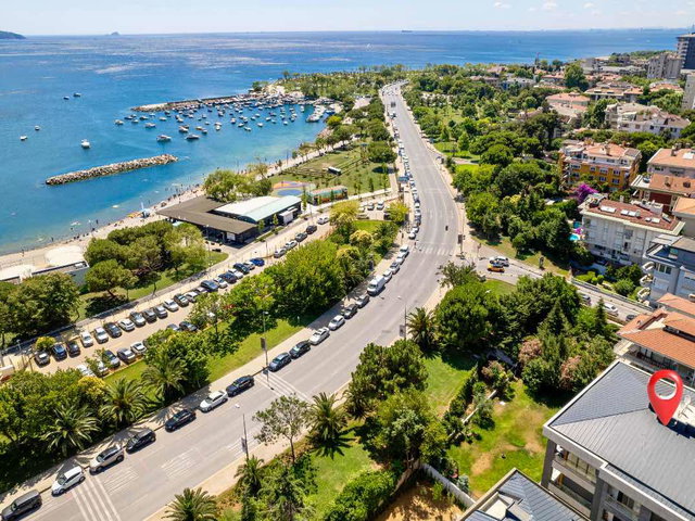 SUADIYE SAHIL'DE PRESTIJLI KONUM 180M² NET 3+1 LÜKS YALI DAIRESI