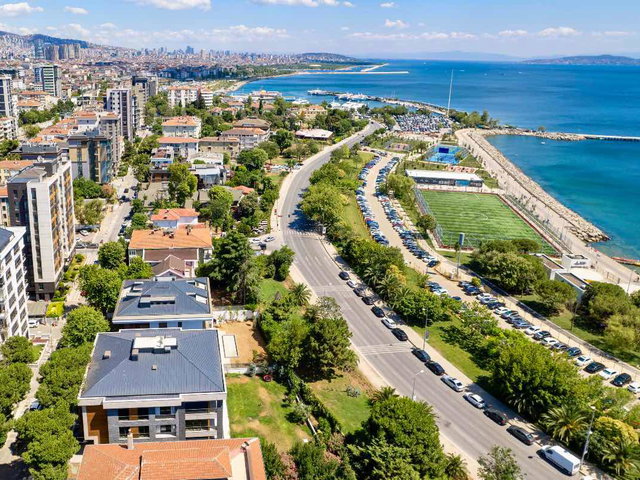 SUADIYE SAHIL'DE PRESTIJLI KONUM 180M² NET 3+1 LÜKS YALI DAIRESI