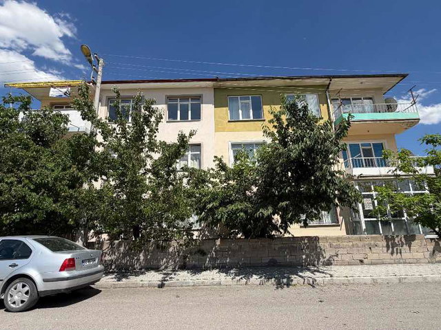 REMAX DEM'DEN YENİMAHALLE MAH. GENİŞ 2+1 KİRALIK DAİRE