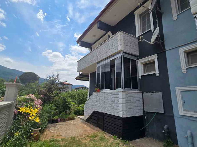 REMAX HEDEF'TEN KOCAELI KARTEPE'DE BAHÇELI SATILIK VILLA