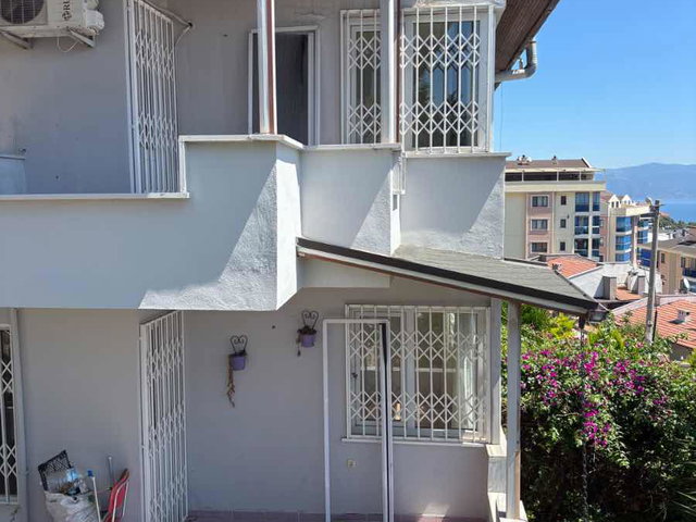 REMAX BEYAZ MUDANYA HALITPAŞA'DA DENIZ MANZARALI VILLA