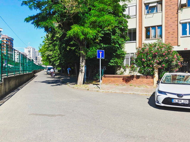 MARMARAY’IN HEMEN YANINDA, PARKA VE CADDEYE YAKIN DAİRE