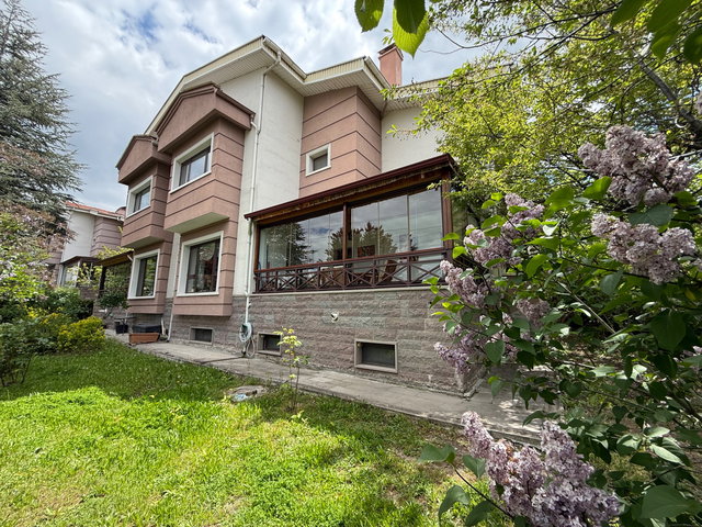 PARK CADDESİ AYDORUK VİLLALARI SATILIK 5+2 VİLLA!