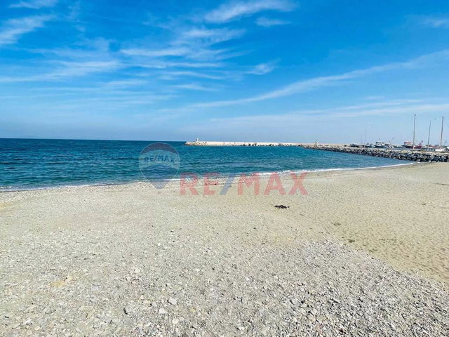 GÜZELBAHÇE YALI`DA URLA KAVŞAĞINDA DENİZE 50 MT BAHÇE KULLANIMLI 1+1 KİRALIK DAİRE
