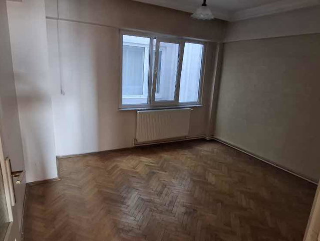 ADAPAZARI MERKEZDE KİRALIK GENİŞ 2+1 DAİRE!