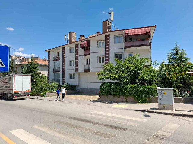REMAX LEVEL DAN KEÇİÖREN AYVALIDA KİRALIK 3+1 DAİRE