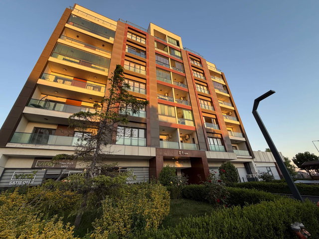 VİRA İSTANBUL 1. ETAP BÜYÜK 4,5+1 SATILIK BOŞ DAİRE-REMAX KAYA