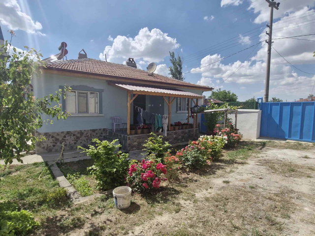 RE/MAX MOD'DAN SİVRİHİSAR/KAYMAZ MAH. MÜSTAKİL BAHÇELİ KÖY EVİ
