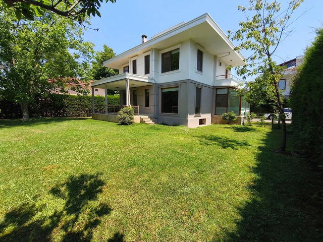 SAPANCA BAĞDAT CADDESIN'DE 300 M² BAHÇE'LI 450 M² LÜKS VILLA
