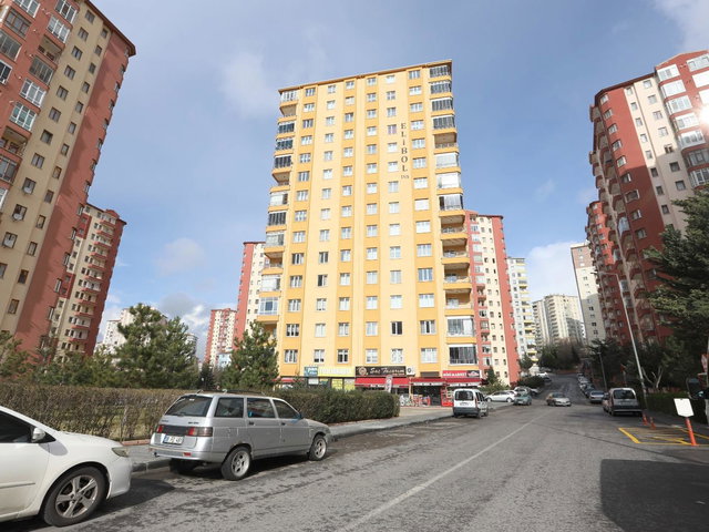 TALAS MEVLANA DA MÜKEMMEL LOKASYON DA SATILIK 3+1 DAİRE