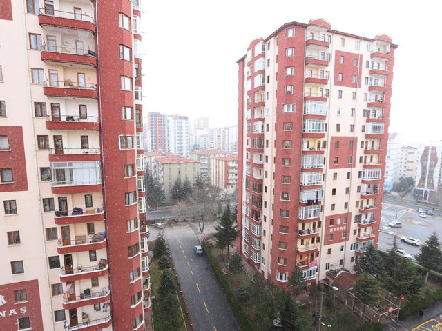 TALAS MEVLANA DA MÜKEMMEL LOKASYON DA SATILIK 3+1 DAİRE