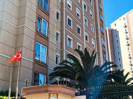 MERDİVENKÖY'ÜN PRESTİJLİ SİTESİ KAPICIOĞLU KONAĞI'NDA HAVUZLU SİTEDE 3+1 SATILIK  DAİRE