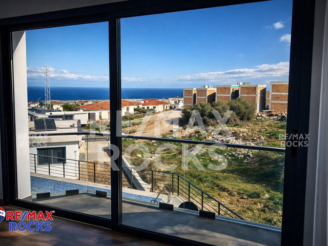GIRNE ESENTEPE'DE SATILIK MODERN VILLA - EŞSIZ DENIZ VE DOĞA MANZARASI