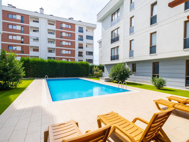 REMAX' DAN HAVUZLU SITEDE EBEVEYN BANYOLU EN ÜST KATTA 2+1 ''ALPAY APAKGÜN''