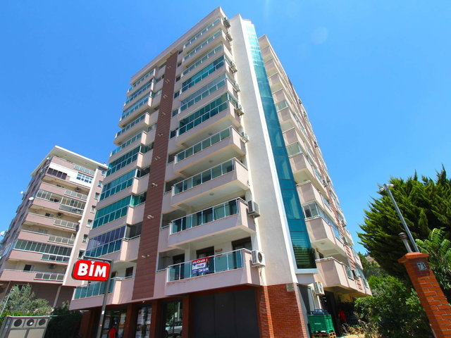 YENİ GİRNE POSTACILARDA CADDE ÜZERİ 3+1 EŞYALI KİRALIK DAİRE