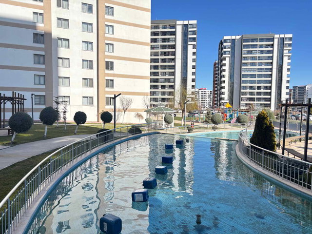 CUMHURİYET MAHALLESİ ATAYILDIZ GÖLDELUXE 2+1 EŞYALI KİRALIK DAİRE