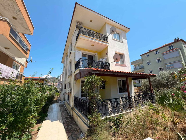 YENİFOÇADA SATILIK DENİZE YAKIN 2+1 DAİRE