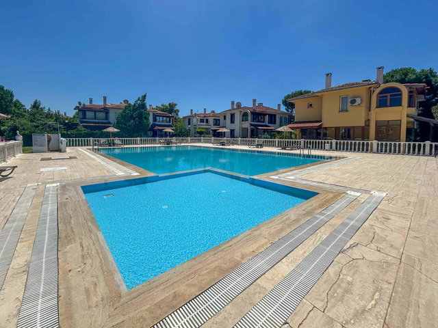 AYVALIK KÜÇÜKKÖY'DE HAVUZLU SITEDE SATILIK 3+1 DUBLEKS VILLA