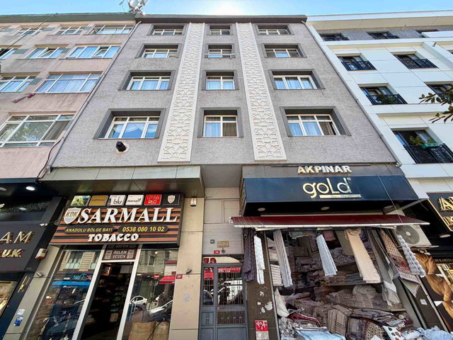 ÜMRANIYE SÜTÇÜ İMAM CADDESI ÜZERINDE BOŞ ARA KAT SATILIK 2+1 DAIRE