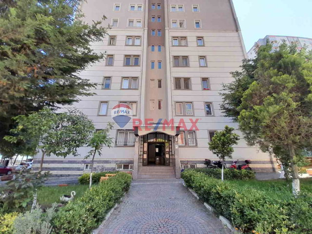 METROBÜS DURAĞINA YAKIN SİTE İÇERİSİNDE 3+1 SATILIK DAİRE