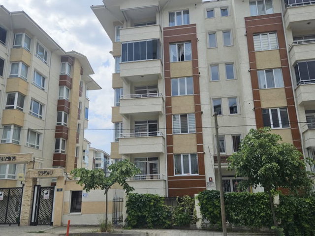 BATIKENT'İN MERKEZİNDE BAKIMLI GENİŞ KİRALIK 3+1 DAİRE