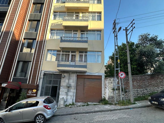 REMAX PARLA'DAN İLKADIM'DA BULVARA CEPHE SATILIK GENİŞ 2+1 DAİRE