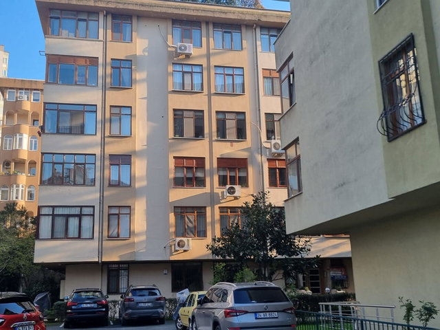 KIRALIK 4.LEVENT BURAKBEY SİTESINDE, BAHÇELİ, OTOPARKLI DAİRE