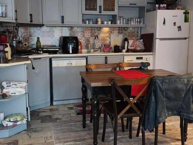 ESKI FOÇA DA İSMETPAŞA MAHALLESİ NDE MÜSTAKIL GIRIŞLI BAHÇE KATI 2+1 DAİRE