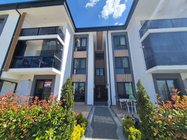 KARTEPE'DE SİTE İÇERİSİNDE ÖZEL BAHÇELİ 2+1 SATILIK DAİRE
