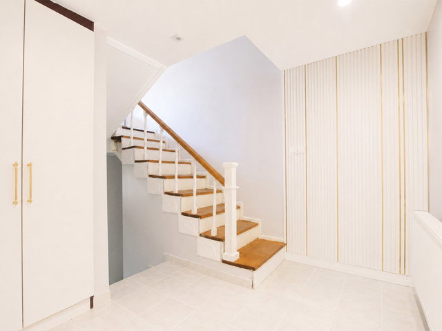 REMAX BEYAZ KÜLTÜR'DE SATILIK 4+1 VILLA