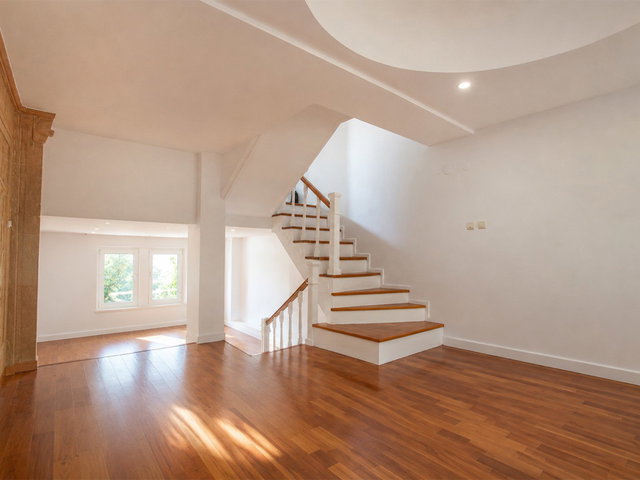 REMAX BEYAZ KÜLTÜR'DE SATILIK 4+1 VILLA