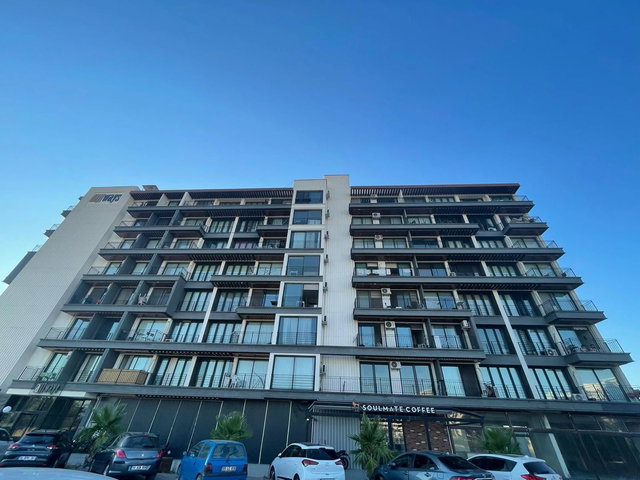 ÇIĞLI BALATÇIK ALLWAYS SITESI EŞYALI KIRALIK 1+1 DAIRE ÖNÜ AÇIK